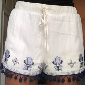 Mi Ami  White Floral Embroidered pom pom shorts with pockets Sz M